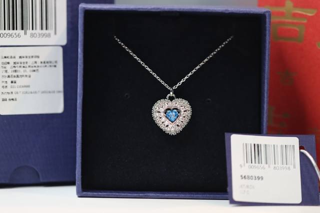 Swarovski Heartbeat Blue Diamond Heart Clavicle NecklaceThis romantic Swarovski