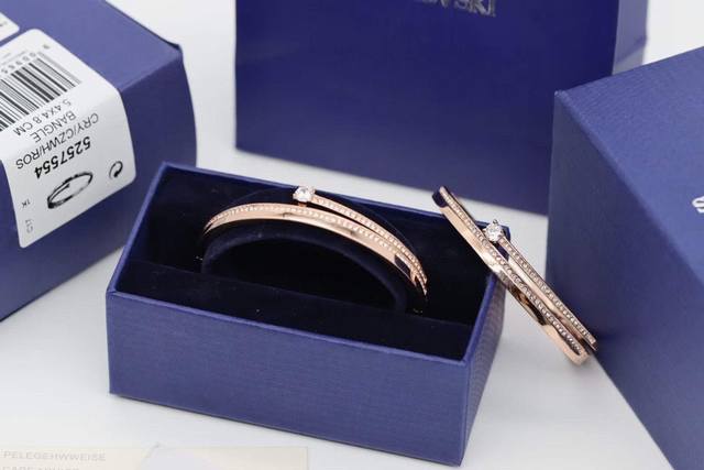 Swarovski Rose Gold Smile Single Diamond Bracelet This open single diamond brace
