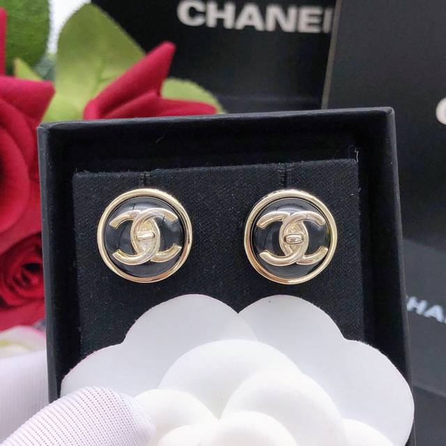 No. Xed0966 White No. Xed0964 Red No. Xed0965 Black Ch*Nel latest round earring