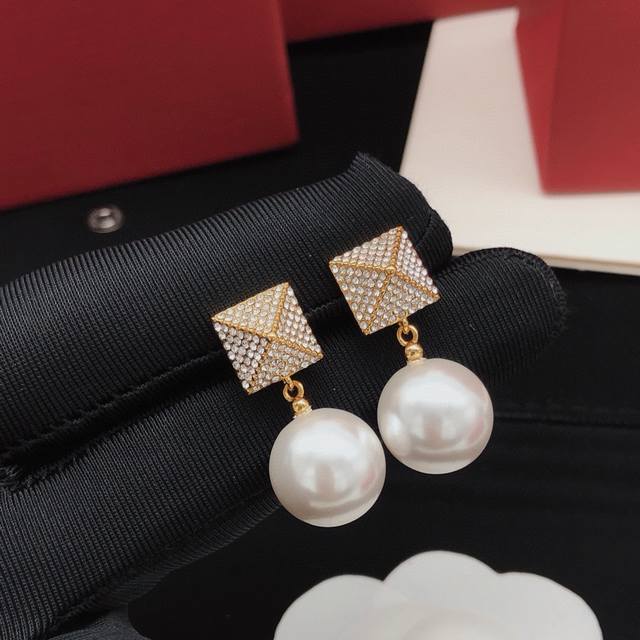 No.Ved0043 Valentino earrings with square triangles and diamonds and pearls DDD