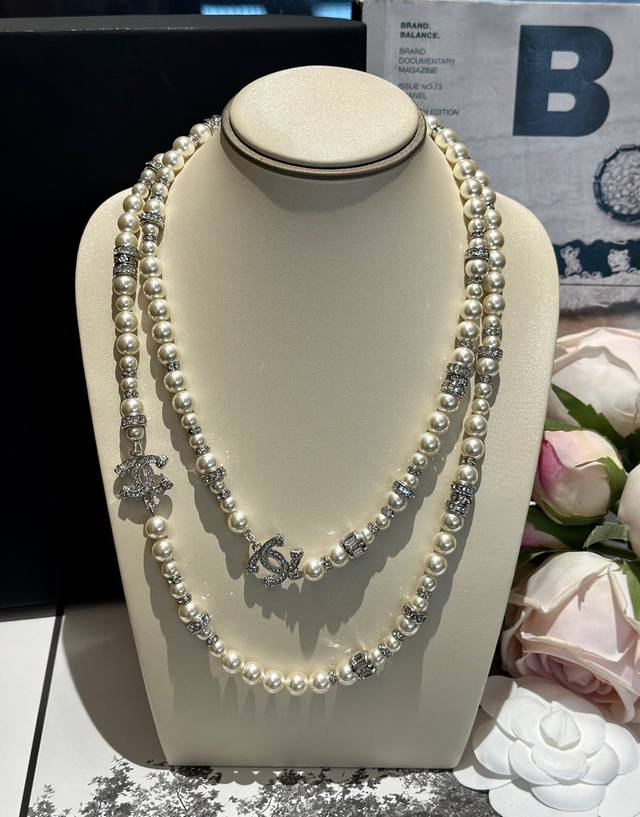 Number Xxl0814 Chanel new pearl necklace Chanel's latest silver pearl necklace c