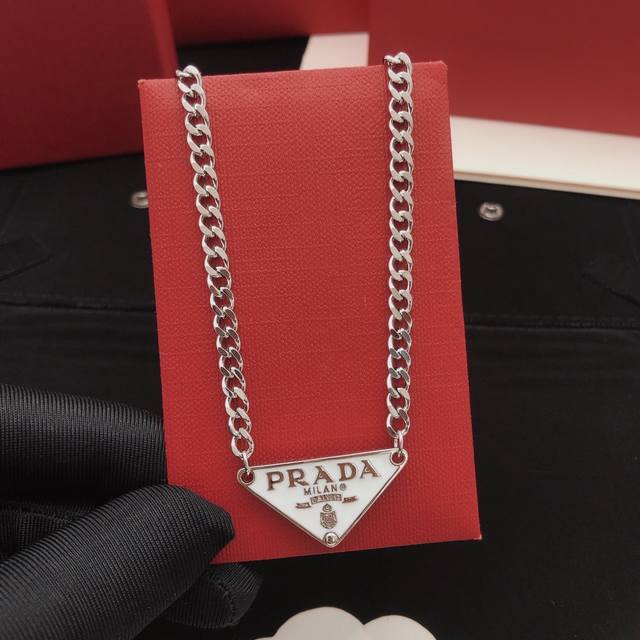 No.Pxl0013 Prad*Latest white triangle necklace consistent with Zp brass material