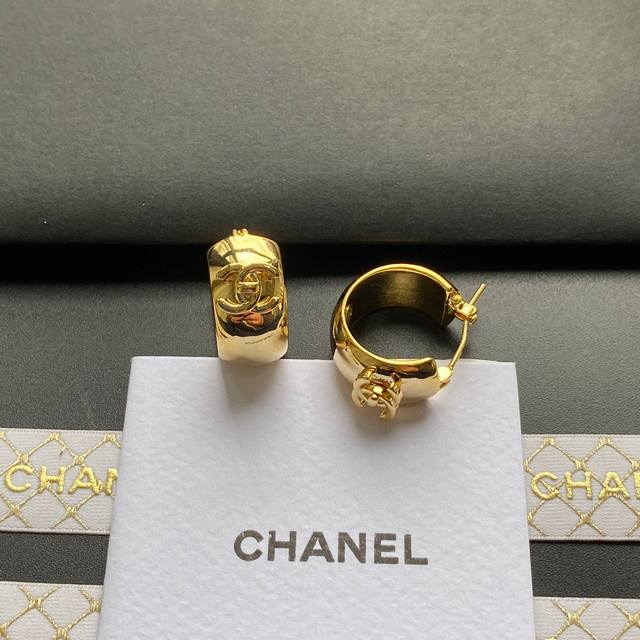 Zp Chanel letter hoop earrings, the same style as celebrities, high-end original