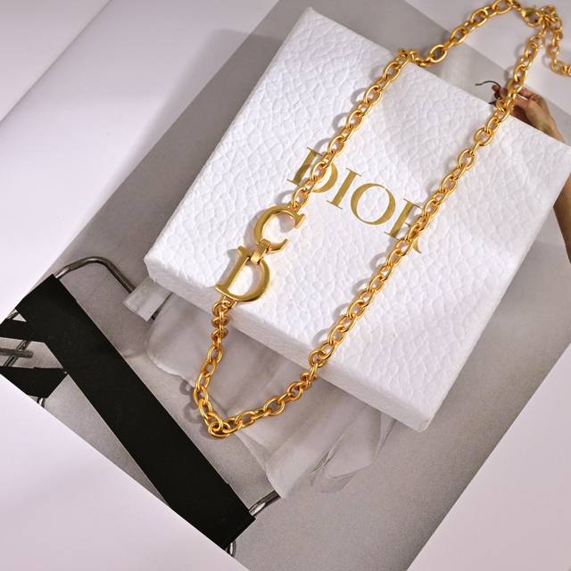 Necklace and earrings Dior new models are loved by all the top brands. The new D