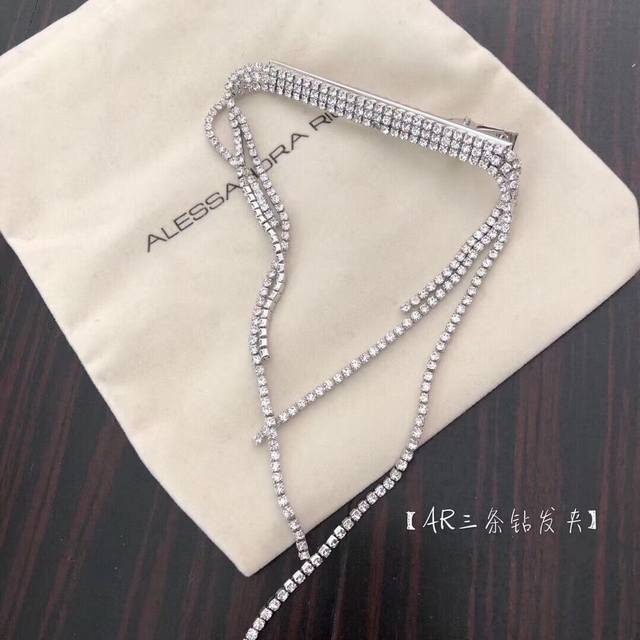 Buyer's hot item, free velvet bag, Ar three diamond hairpins. This hairpin insta