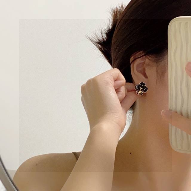 Ear clip Chanel Chanel style earrings that don't require piercings Chanel ear cl