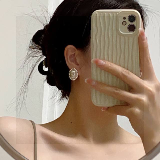 Ear clip Chanel counter latest model synchronously launched Chanel ear clip earr