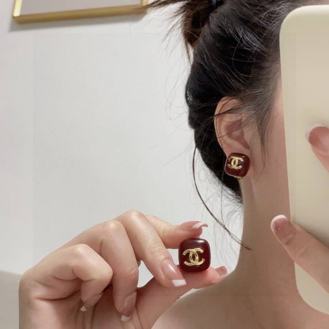 Ear clips Chanel latest models are on sale simultaneously Chanel ear clips earri
