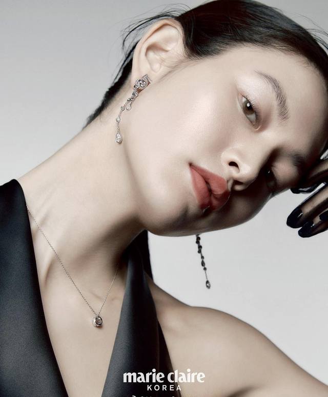 Our earrings with the number 5 can be customized with real gold and real diamon