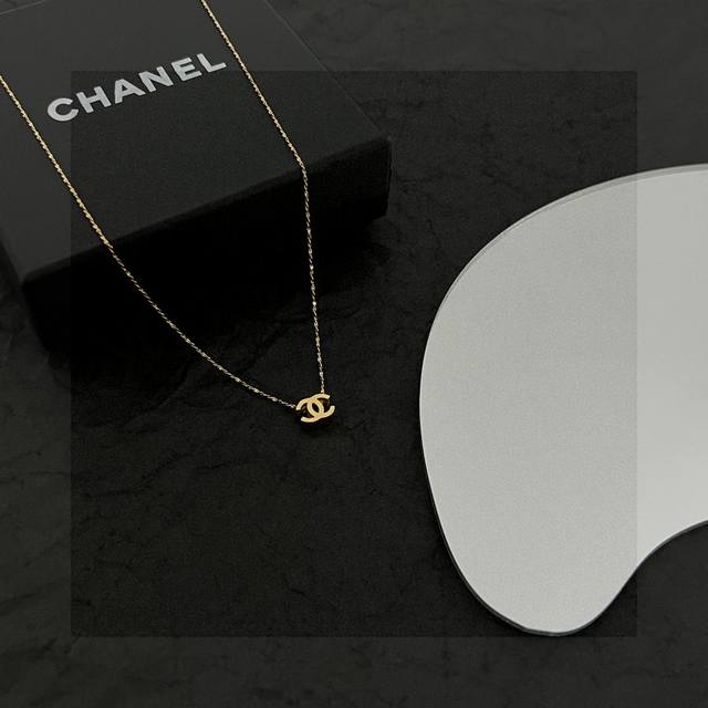 Chanel Chanel vintage necklace. Chanel's styles really need no introduction. Eac