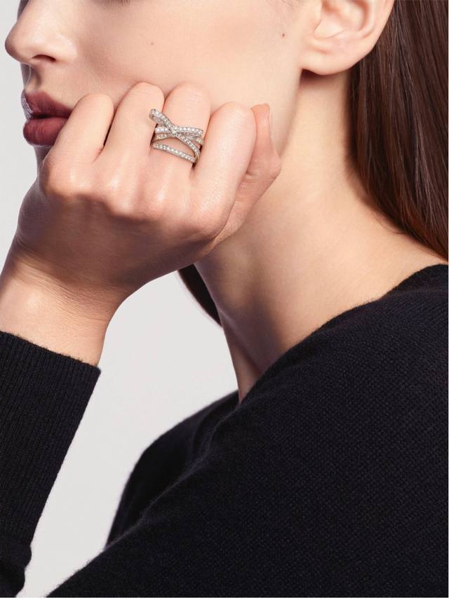 We produce bow ring Zp92950+ Look for the only one who truly purchases jewelry Z