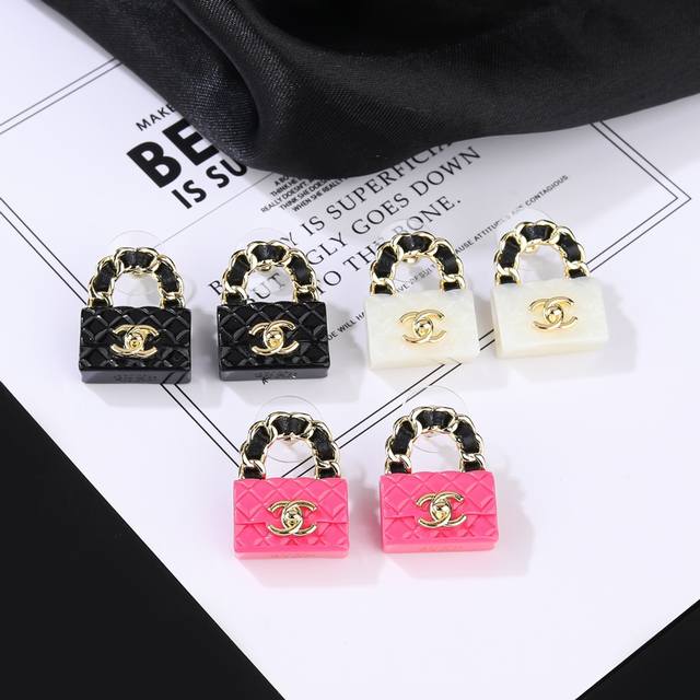 Chanel Xiaoxiang's new bag earrings are made with great detail. This design is v