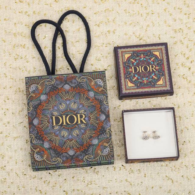 We produce the Z batch of compass rose earrings, 11440 pieces each. Look for th