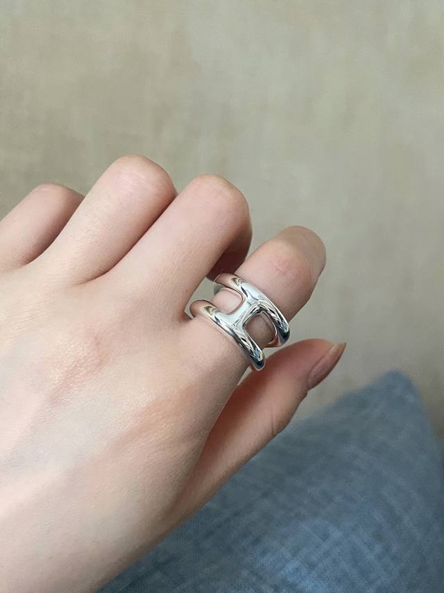We produce plain silver rings, the first batch is made of sterling silver, plea