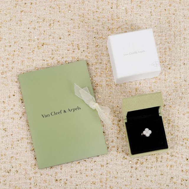 Vca Four-leaf Clover Ring with Diamonds Zp35230+ Vc Classic Four-leaf Clover Rin