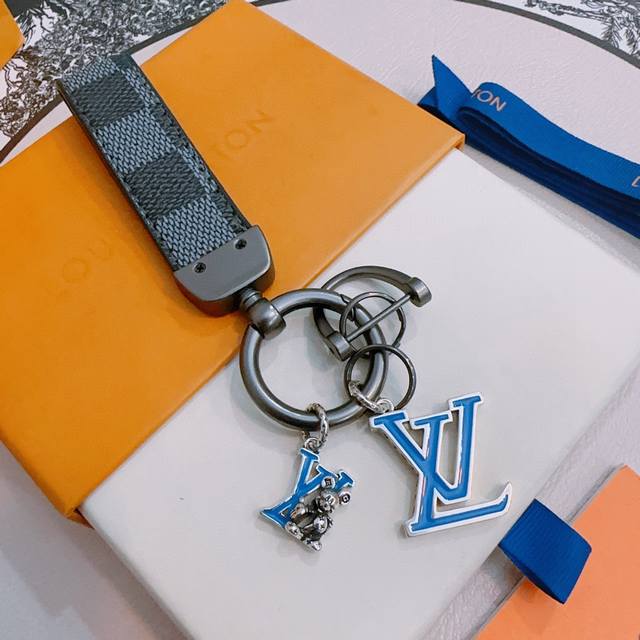 New product release Lv keychain Lv bag buckle latest model bag pendant with hig