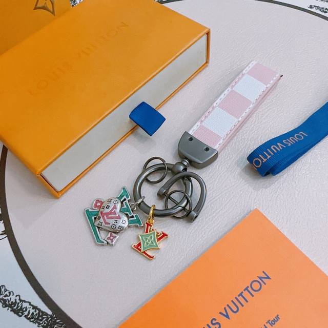 New product release Lv keychain Lv bag buckle latest model bag pendant with hig