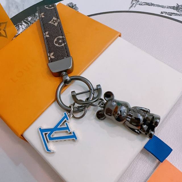 New product release Lv keychain Lv bag buckle latest model bag pendant with high