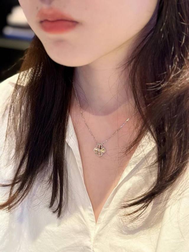 We produce Christmas limited edition necklaces, which can be customized with rea