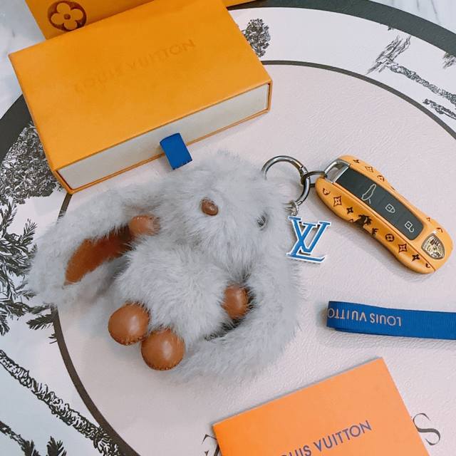 New product release Lv keychain Lv bag buckle latest model bag pendant with high