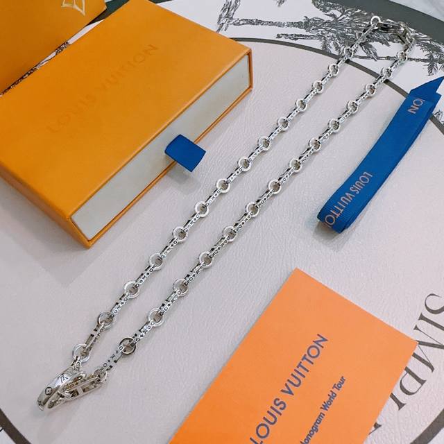 Louis Vuitton Lv necklace original goods counter new model open mold retro trend