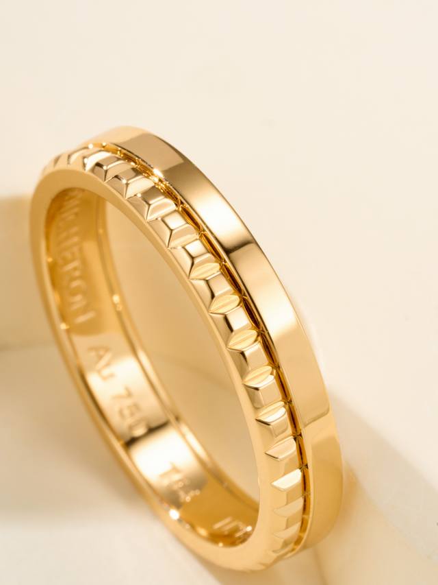 Quatre White series ring is dazzling, narrow version ring size 56789. Presenting