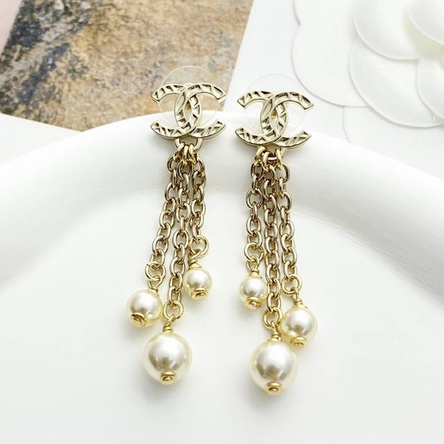Today's new model code E3105 Chanel earrings are hot-selling and new. Chan 25 d