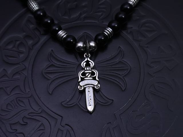 Fashion experts buy with their eyes closed! Chrome Hearts hot black beaded neckl