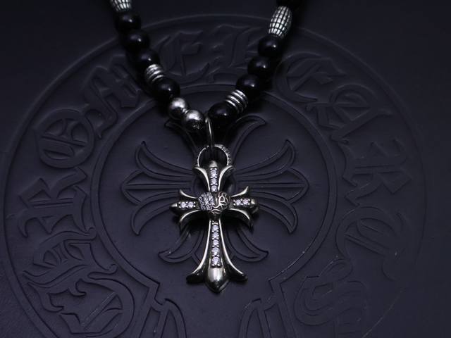 Fashion experts buy with their eyes closed! Chrome Hearts hot black beaded neckl