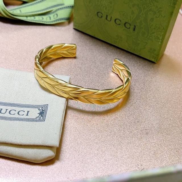 Gucci bracelet, handmade in antique silver, the latest bracelet with a higher g