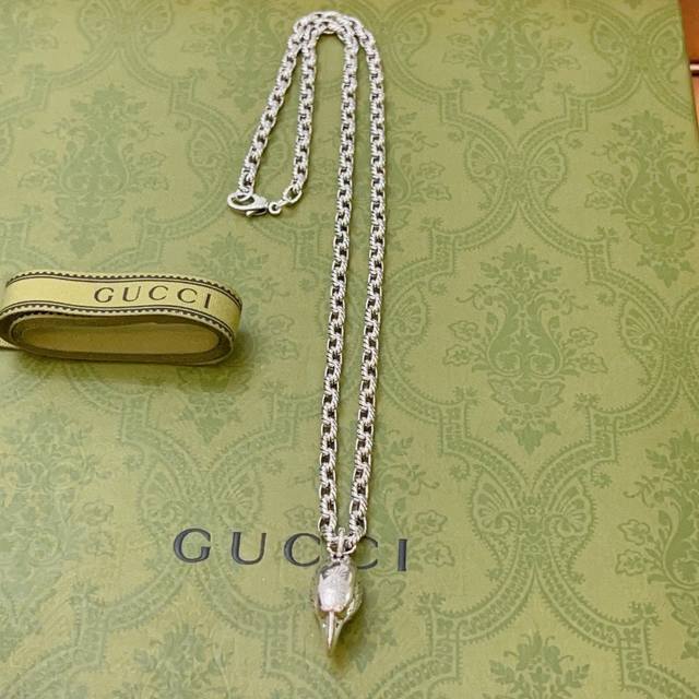 The latest Gucci necklace, the chain is higher grade, the same as the celebrity