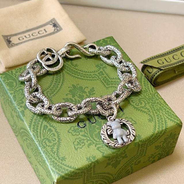 The latest luxury bracelet, exclusive high-quality Gucci bracelet, the latest c