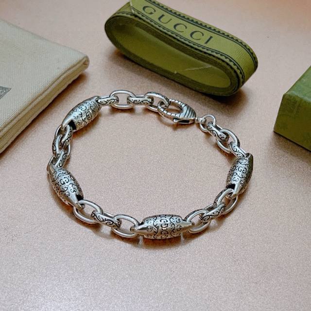 2025 The latest Gucci bracelet is the latest classic style. No matter the style