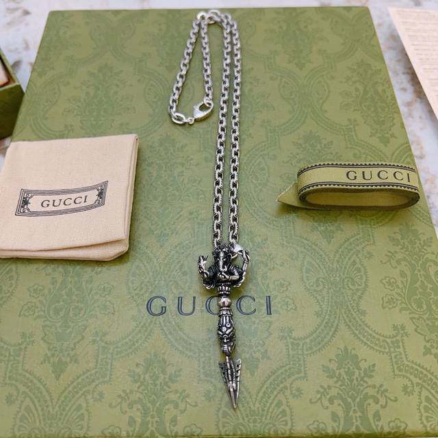 The first choice for Douyin to bring goods is the latest Gucci necklace in 2025