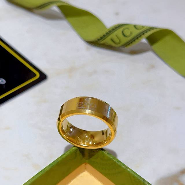 The latest model of Gucci ring, with a higher grade, the same style as celebrit