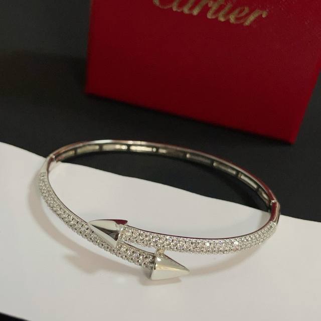Cartier diamond bracelet high-end custom version inlaid diamond craft V gold mat