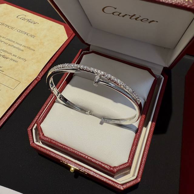 Cartier diamond nail bracelet High-end custom version Diamond inlay craft V gold