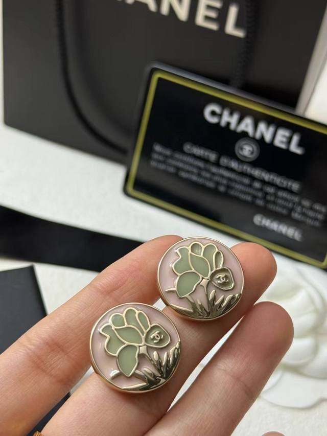 Xiaoxiang 2025 High-end Handicraft Series earrings This season's beautiful deta