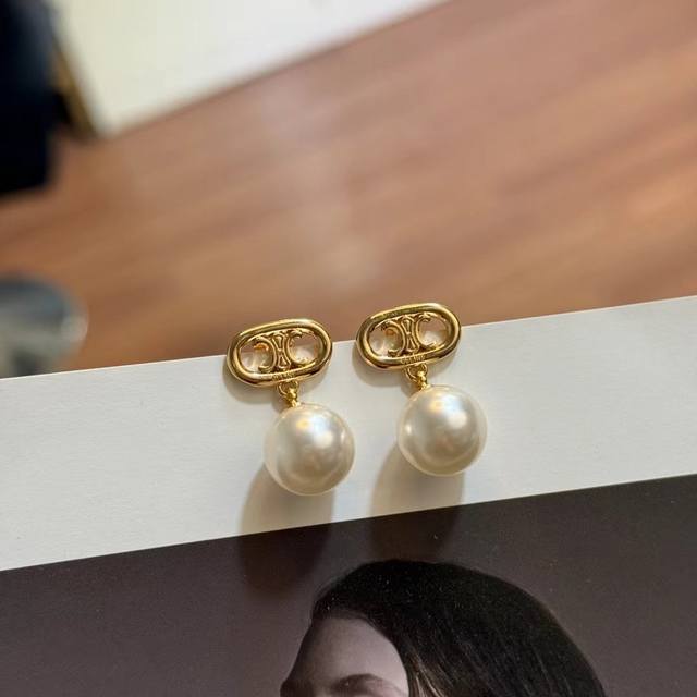 Celine pearl earrings Unique and simple design concept, unique gold plating, Swa