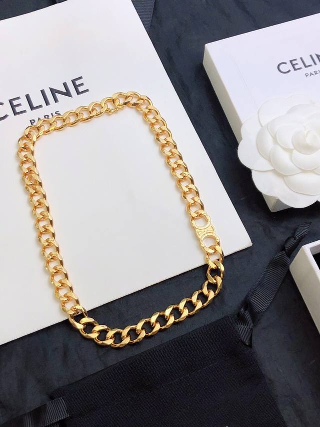 Celine's new necklace earrings have a unique design and personality, subverting