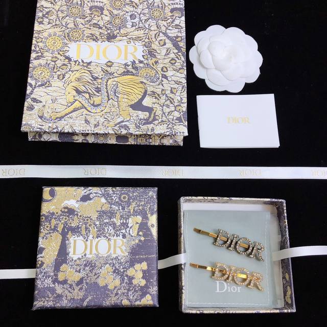 Dior Dior Cd letter hairpin counter new style is on sale, beautiful and romantic
