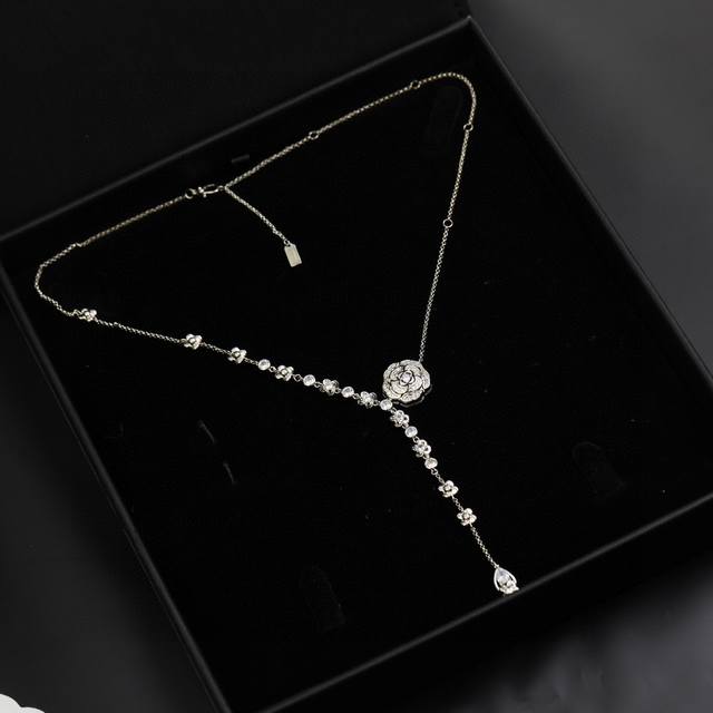 Chanel Chanel hollow camellia necklace classic hot-selling Chanel goddess must-h