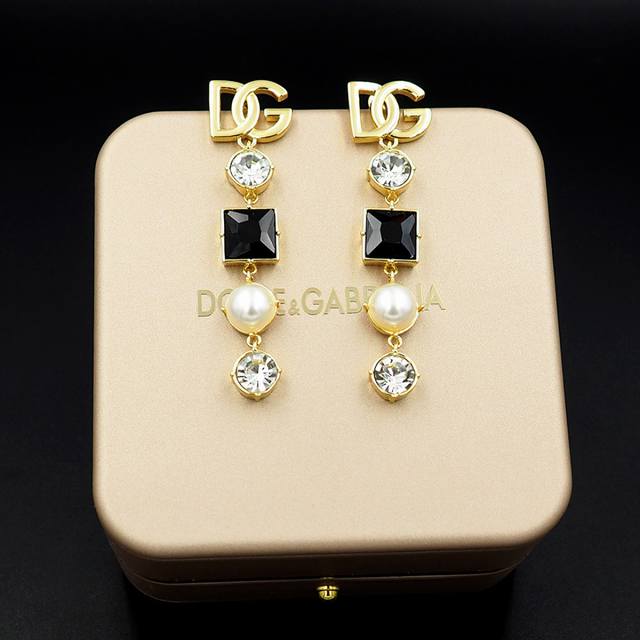 Dolce & Gabbana D&G letter black and white diamond pearl earrings DDD