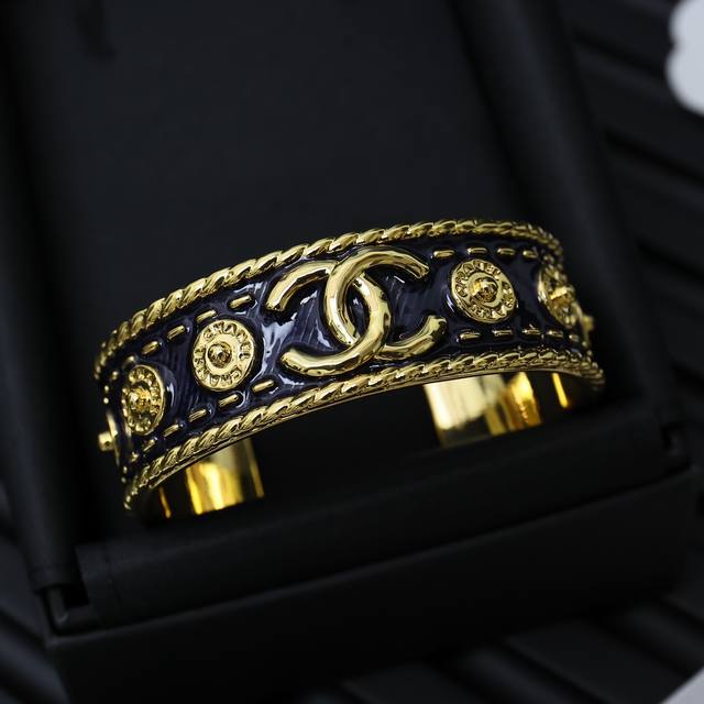 Chanel vintage denim blue letter bracelet Get the charm of the palace style ~ ve