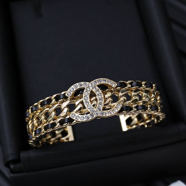 Chanel The collision of lambskin bracelet chain and lambskin, Don't be too beaut