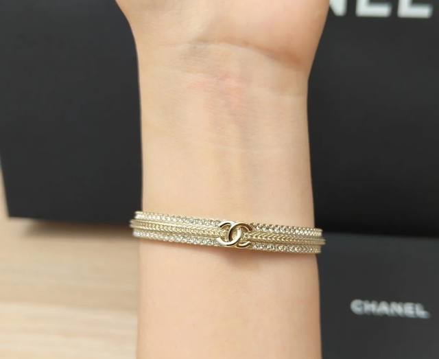 Chanel gold embossed braided rhinestone double C open bracelet Simple and elegan
