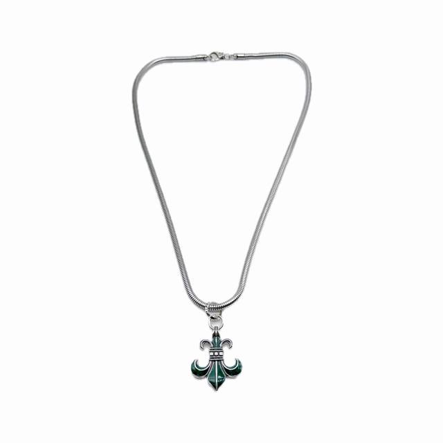 Chrome Hearts necklace, super cool. The latest Chrome Hearts necklace has a dif