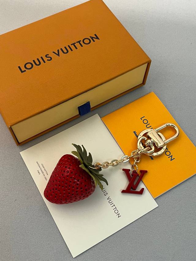 25 New Lv Strawberry Shape Strawberry Bag Decoration Keychain Pendant Red Pink S