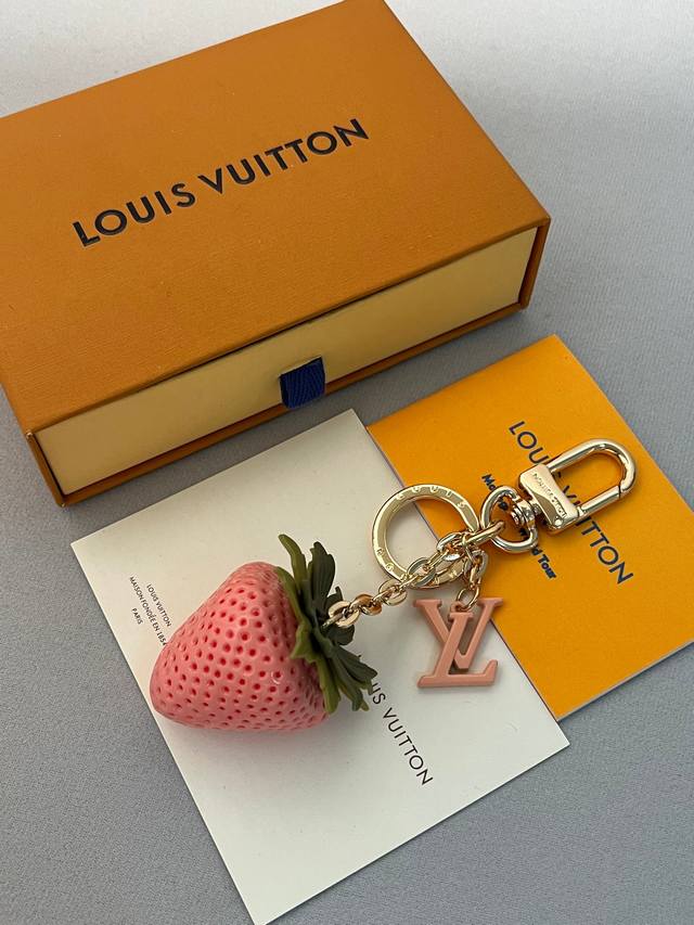 25 New Lv Strawberry Shape Strawberry Bag Decoration Keychain Pendant Red Pink S