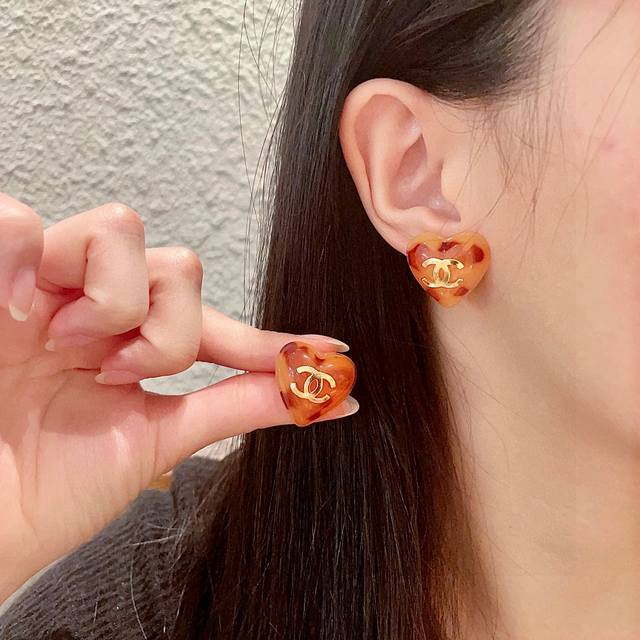 Chanel love double C earrings DDD